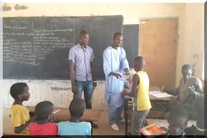 Tékane : Deuxième édition de distribution de  cahiers à l’école fondamentale  par  l’association des jeunes  de  Tekane  pour  l’action (AJTA)