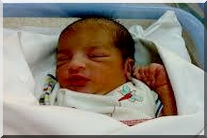 40 femmes se dirigent a pieds de Bir Moghrein à Zouerate en guise de protestation et l’une d’elle accouche en cours de route