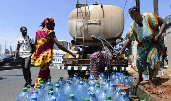 Macky Sall lance les travaux d'une usine de dessalement d'eau de mer 