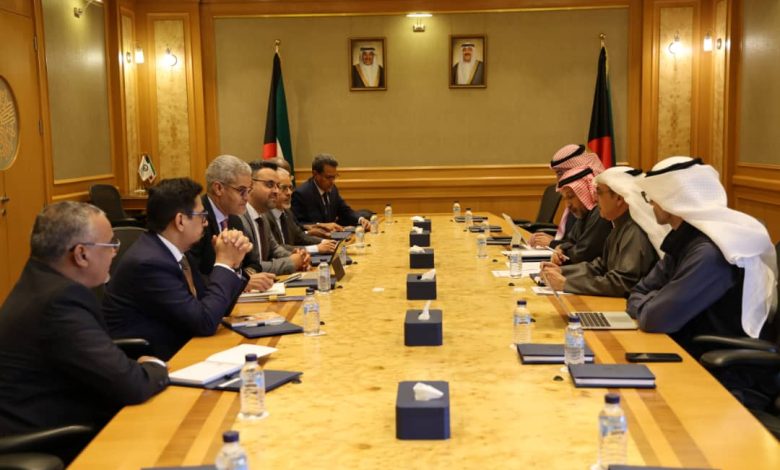 Le ministre de l’Economie tient une séance de travail avec le directeur général du Fonds koweïtien