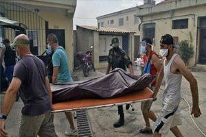 L'Algérie combat ses derniers incendies, le bilan humain s'alourdit à 90 morts