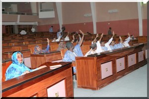 Les députés adoptent le projet de loi portant code du travail abrogeant le système du tâcheronnat 
