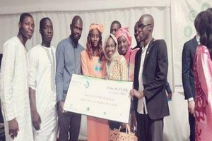 Ces jeunes mauritaniens transforment les déchets plastiques en matériau de construction 