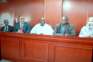 Le nouveau directeur de la SNDE et son adjointe prennent fonction et le directeur sortant prononce un discours d’adieu