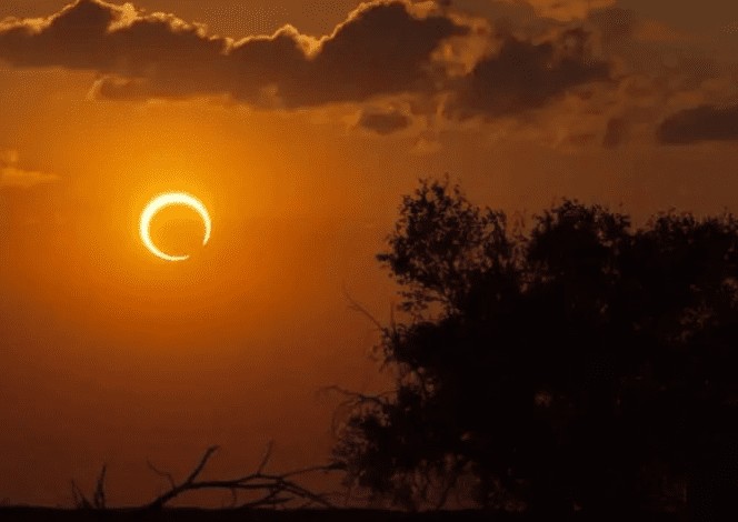 Eclipse solaire partielle samedi observée en premier en Mauritanie et au Maroc 