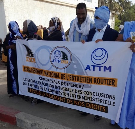 Sit-in des ex-travailleurs de l'ENER devant le ministère des Transports, ce lundi 21 mars