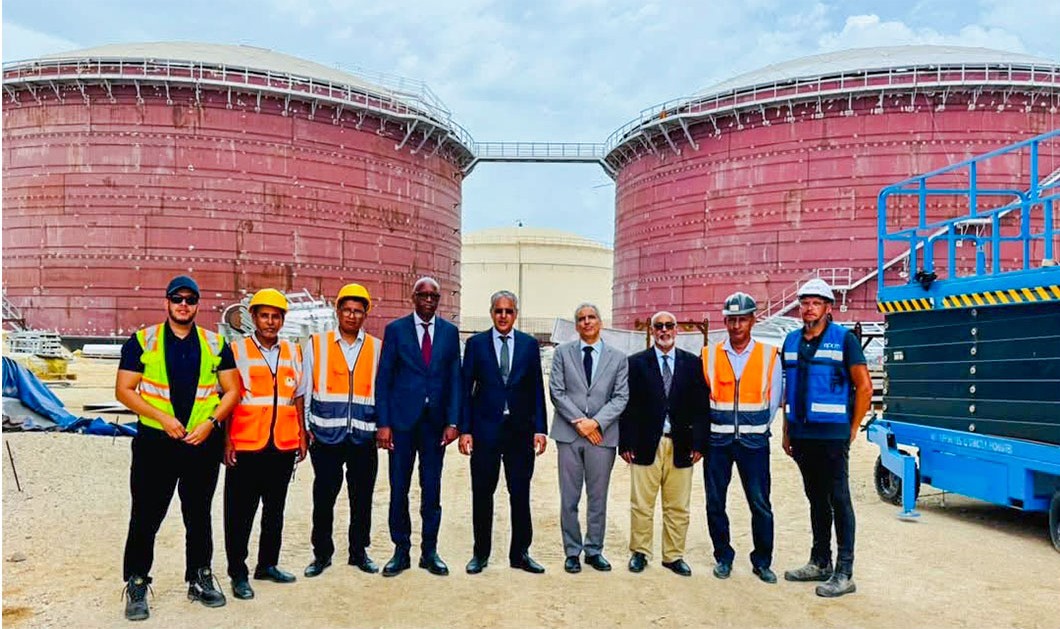 Le ministre de l’Énergie et du Pétrole inspecte le chantier des dépôts d’hydrocarbures après les dégâts causés par les vents