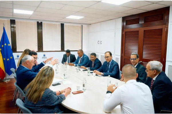 Canaries : Ould El Veirik échange avec le gouvernement régional sur la coopération dans les transports