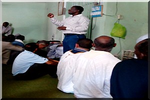 Lutte contre l’extrémisme:  Mohamed Ould Mbarrreck dans les mosquées pour sensibiliser les fidèles 