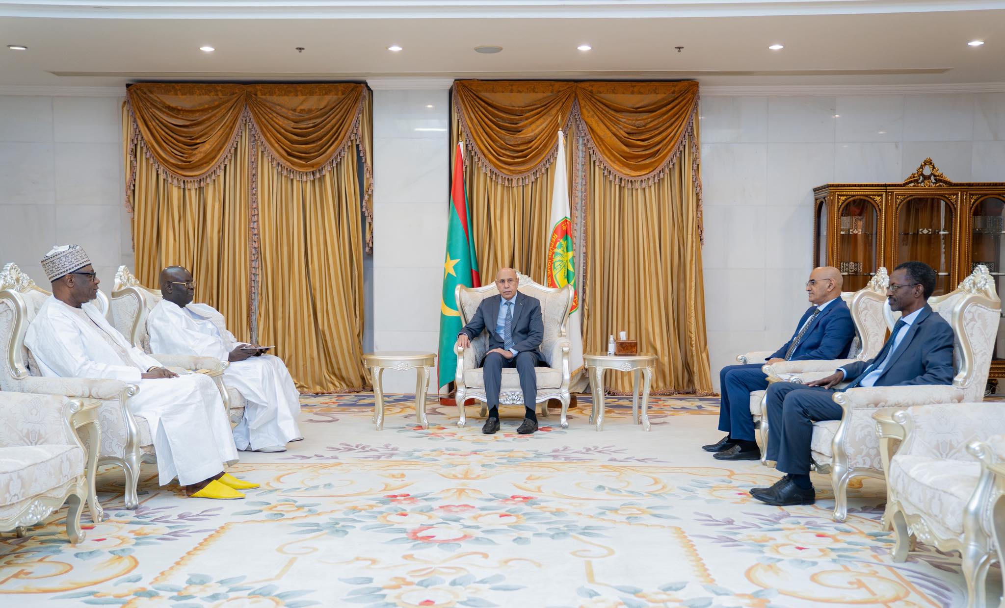 Le Président de la République reçoit en audience un envoyé spécial du Président de la Gambie