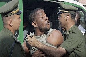 La CADHP déplore l'expulsion de migrants subsahariens par l'Algérie 