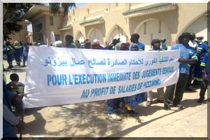 Sit-in des ex travailleurs de PIZZORNO devant la présidence