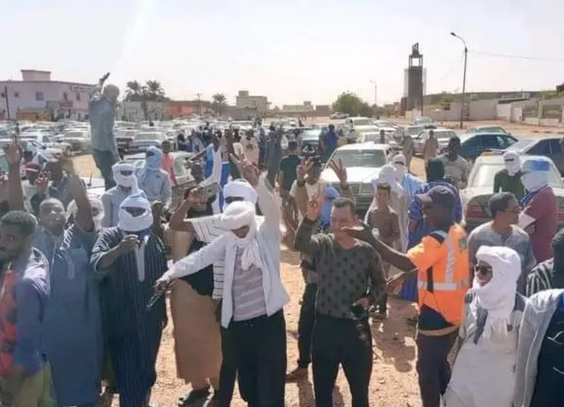 Zouerate : manifestations des chauffeurs de taxis pour demander la baisse des prix des hydrocarbures